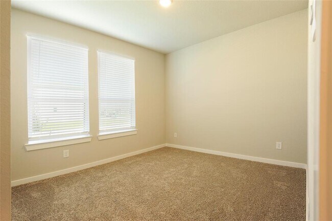 Building Photo - 22807 Castello Lakes Dr