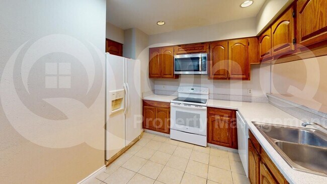 Foto del edificio - 9712 Summerwood Cir