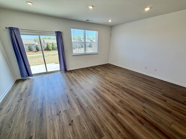 Foto del edificio - 261 Kenoot Dr