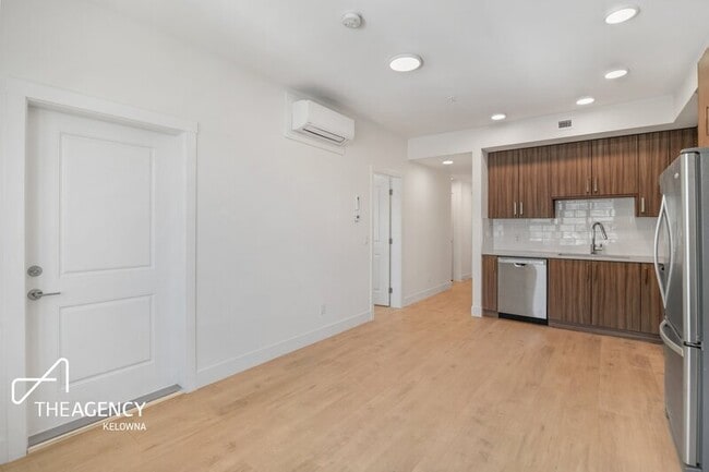 Building Photo - 1036 Coronation Ave