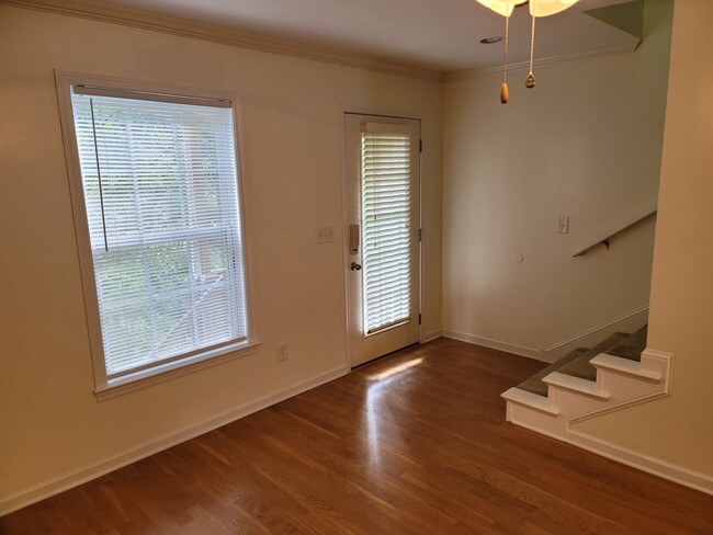 Building Photo - 2305 S Greenwood Dr