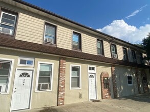 Building Photo - 700 Emory St