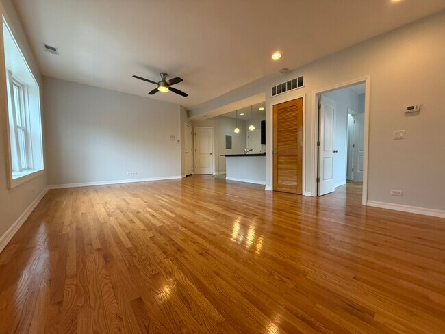 Foto del edificio - 2648 N Kildare Ave