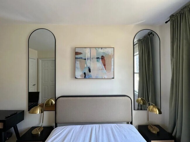 Foto del edificio - Furnished room/NOT APARTMENT