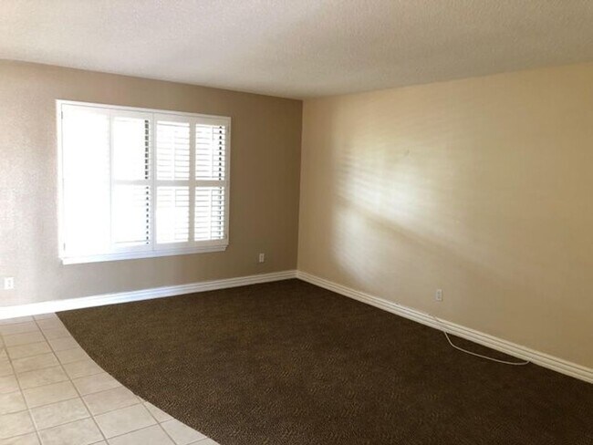Building Photo - Beautiful East El Paso Home!