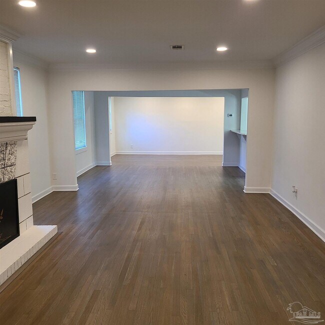 Building Photo - 1301 W Lee St