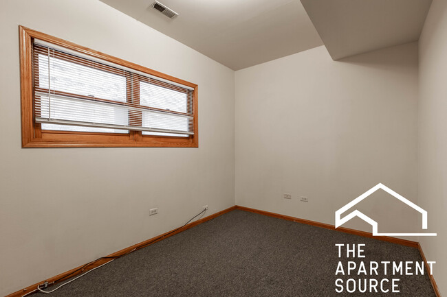 Building Photo - 920 N Paulina St