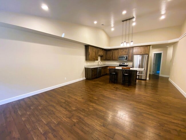Building Photo - 3 Bedroom 2 Bath house in 55+!