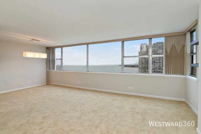 Foto del edificio - Edgewater Apartment with Stunning Lake & C...