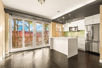 Building Photo - 526 Manila Ave