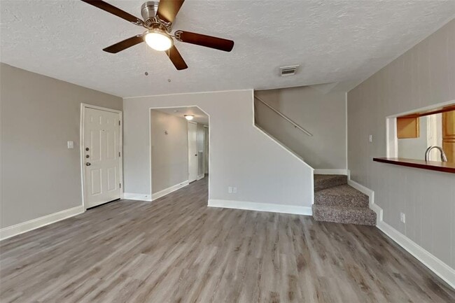 Building Photo - 2043 Shadow Rock Dr