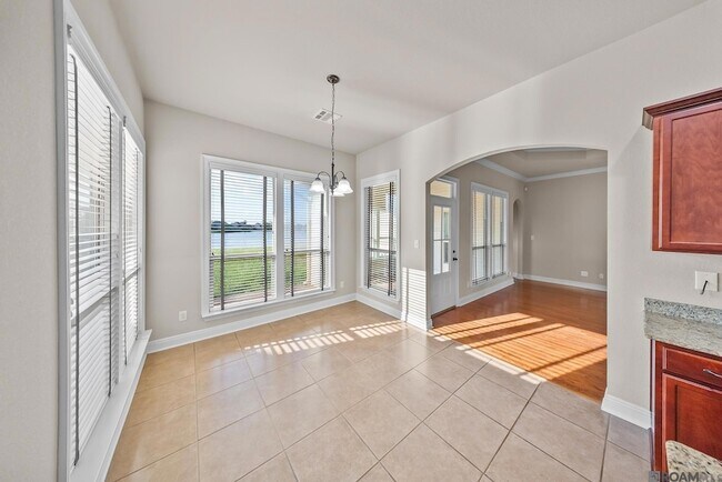 Foto del edificio - 6107 Waterford Ln