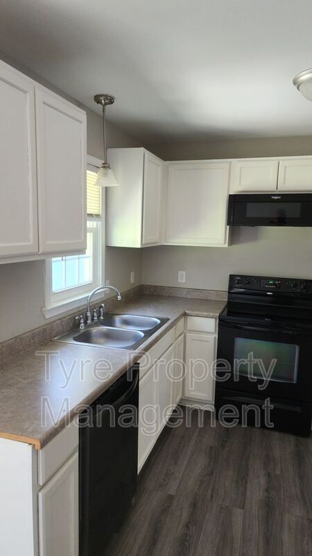 Building Photo - 303-A Alice Drive