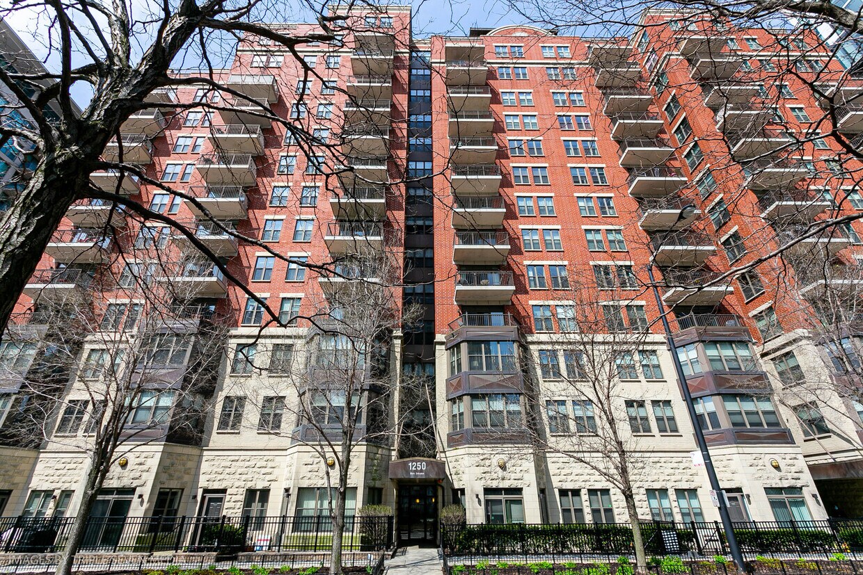 Foto principal - 1250 S Indiana Ave
