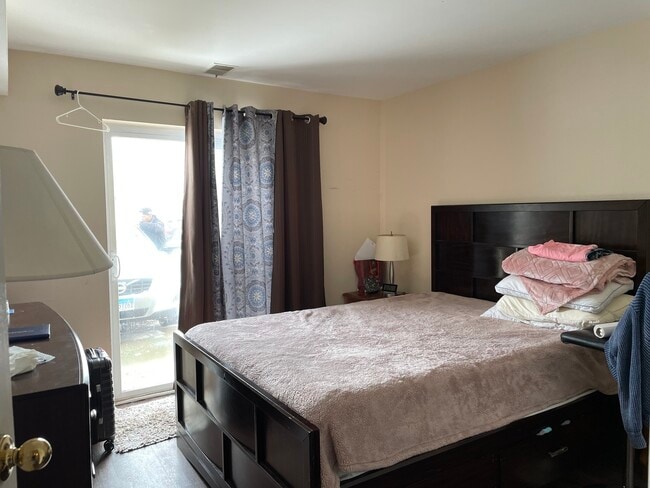 Building Photo - 9429 Bay Colony Dr