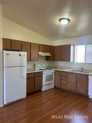 Building Photo - 465 W Ivyglen St