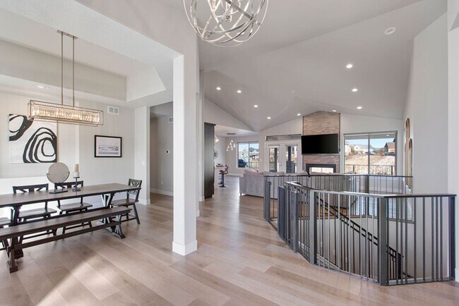 Foto del edificio - Stunning 6-Bedroom Ranch Home with Finishe...