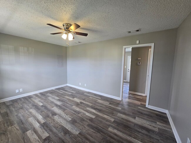 Building Photo - Newly Remodeled & Ready for You!