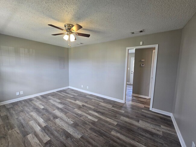 Foto del edificio - Newly Remodeled & Ready for You!