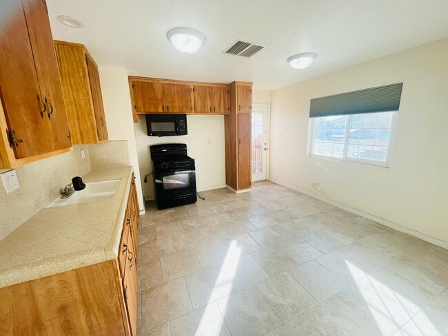 Foto del edificio - 2 Bedroom 1 Bathroom Home!