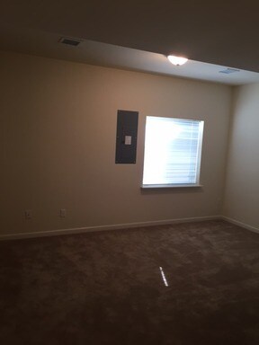 Building Photo - 3922 Birchwood Cir