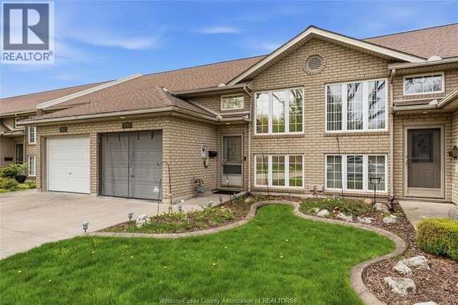 Building Photo - 1022 Lexington Cir