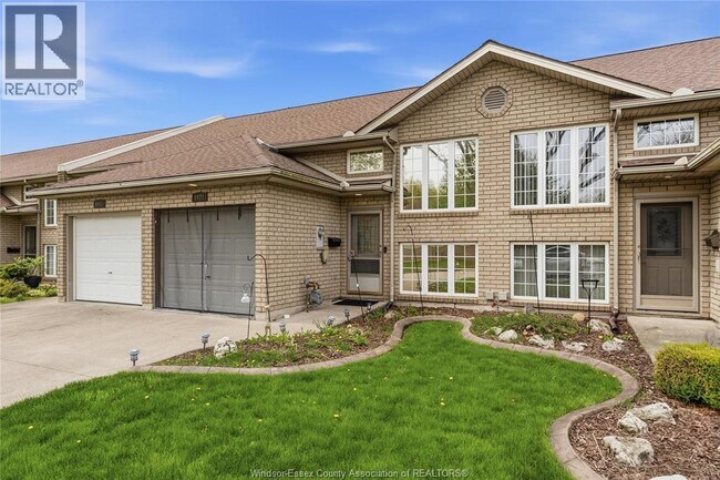 Photo du bâtiment - 1022 Lexington Cir