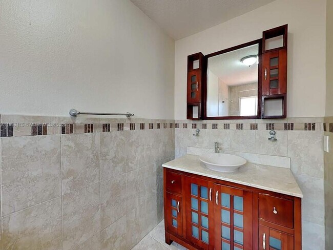 Foto del edificio - 10121 NW 127th Terrace