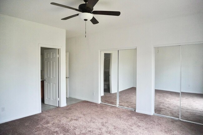 Foto del edificio - 40689 Carmel Mountain Dr