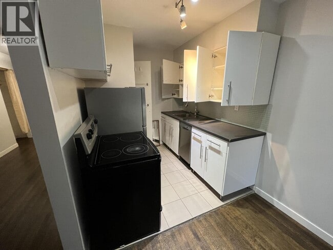 Building Photo - 1057 Barclay St