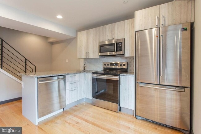 Foto del edificio - 2541-43 Montrose St