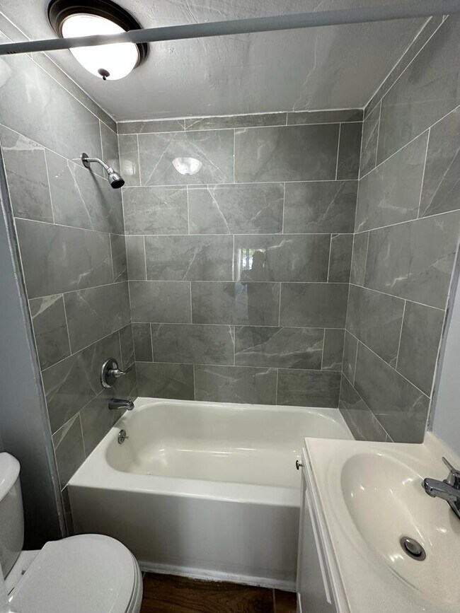 Foto del edificio - 2176 Kingston St