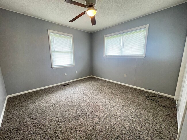 Building Photo - 5408 S Hutchinson Ct