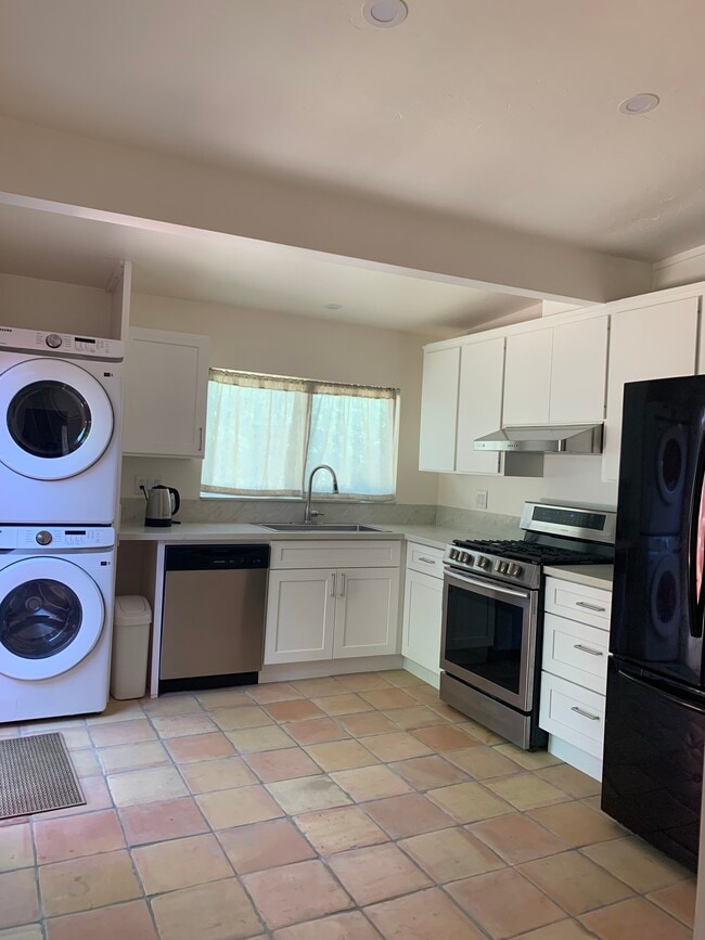 and dishwasher - 167 Norfolk Dr