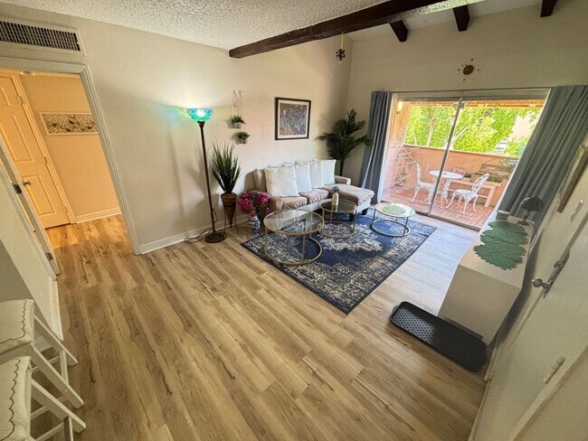 Building Photo - Fully Furnished 1Bed/1Bath Condo in Central Las Vegas Near UNLV