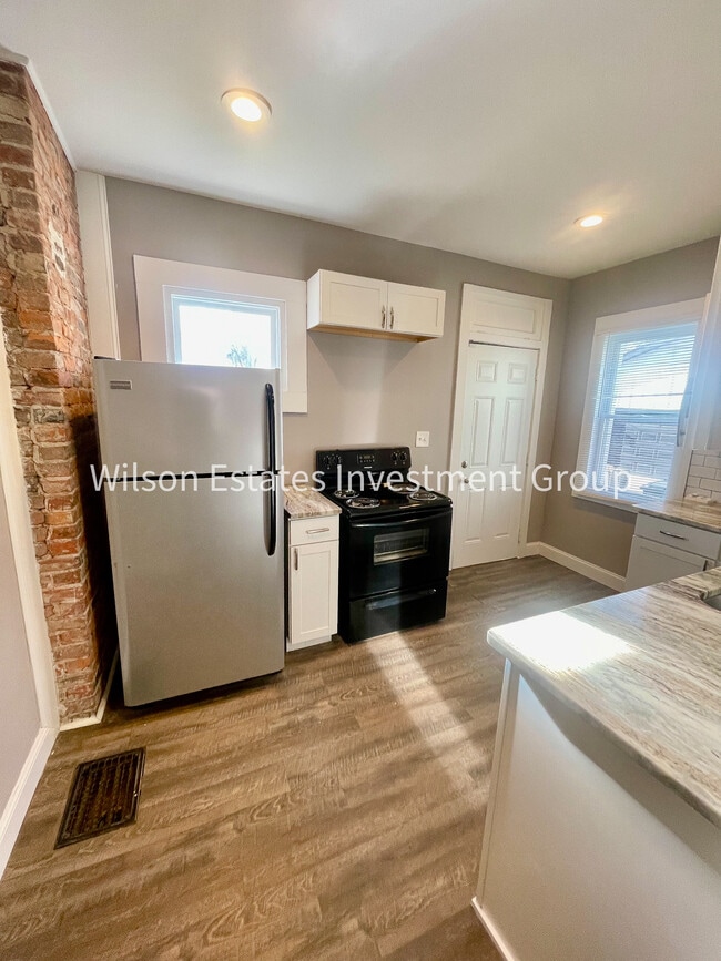 Building Photo - 1547 E Rich St