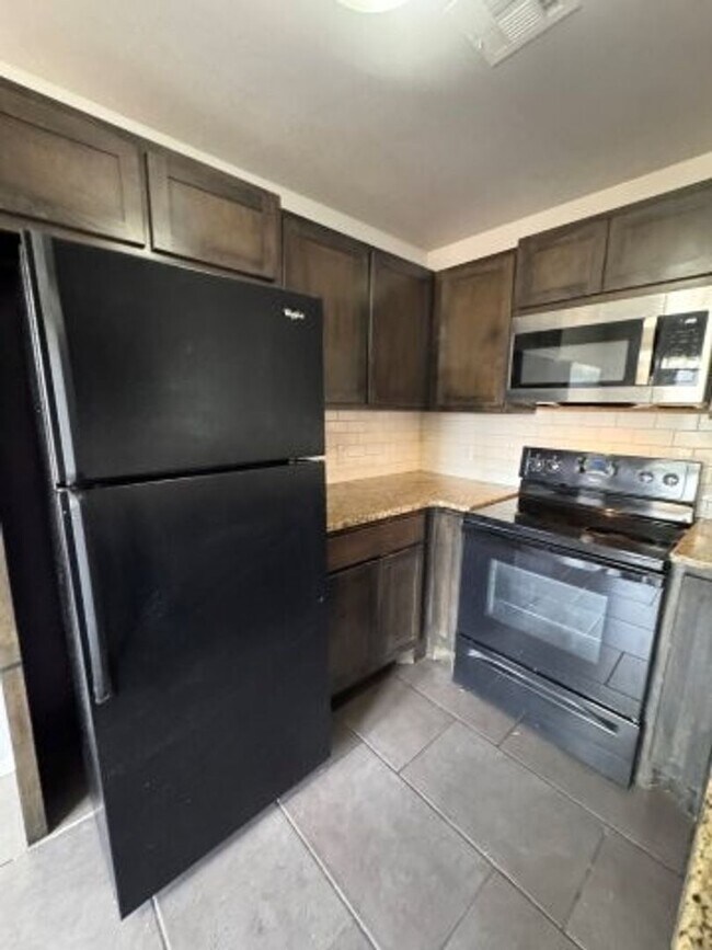 Foto del edificio - 3 bedroom 2 story duplex in Deer Creek schools! 500 off your first month by May 1st