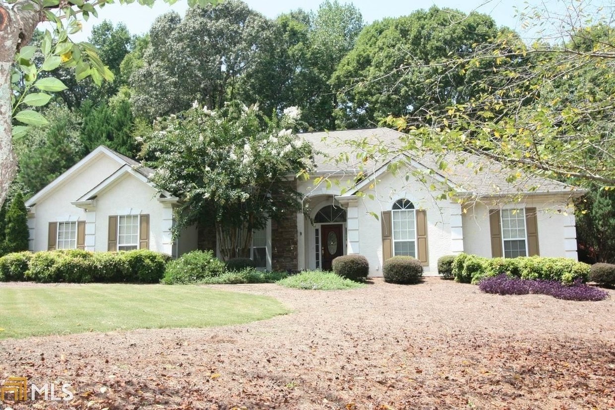 Foto principal - 106 Cameron Pointe Dr