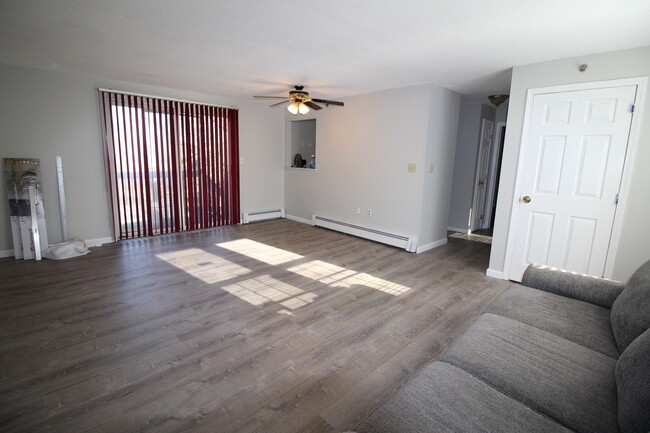 Building Photo - 49 Lantern Ln