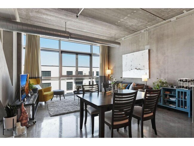 Building Photo - 345 N 6th Ave