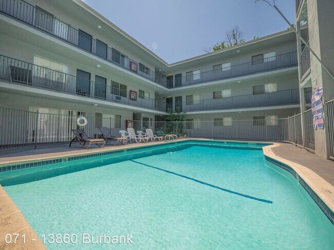 Building Photo - 13860 Burbank Blvd
