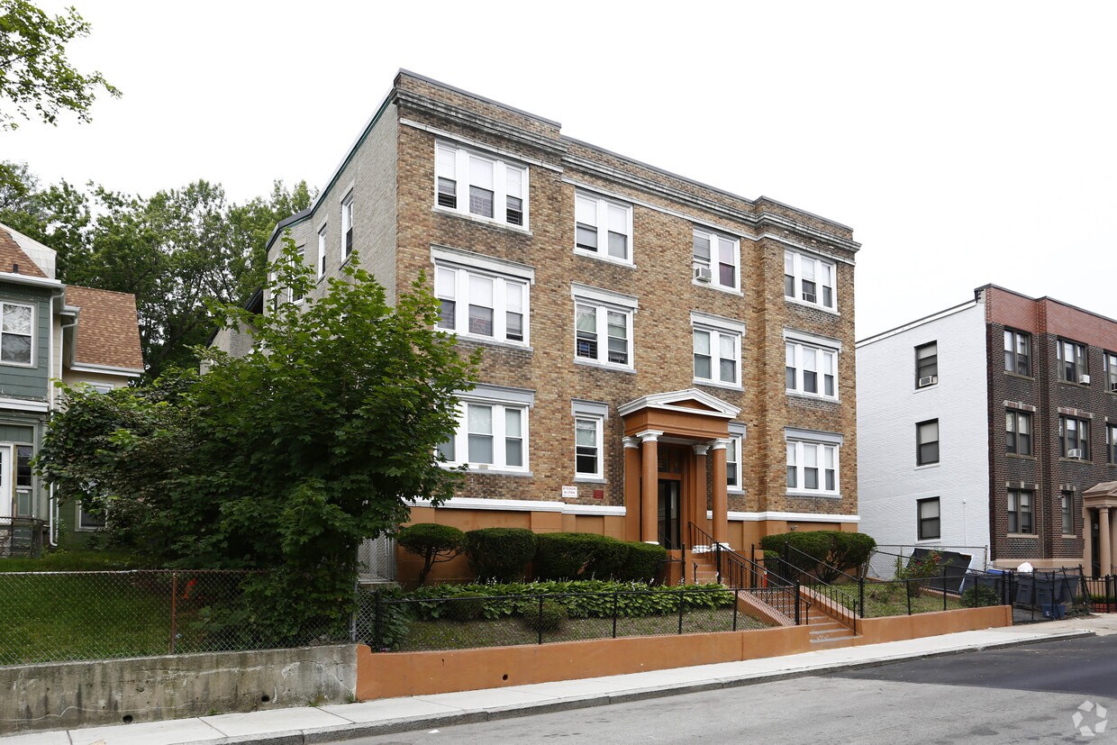 Building Photo - 34 Crawford St