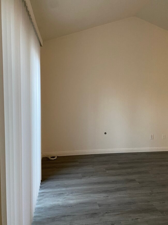 Building Photo - 2635 Santa Ana Ave