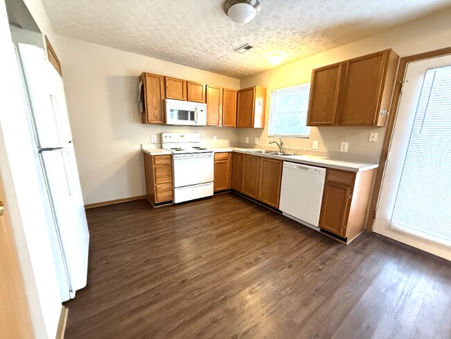 Foto del edificio - 7127 Black Mountain Dr