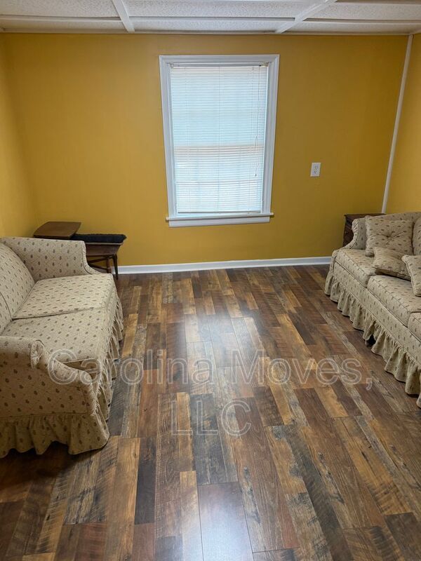 Foto del edificio - 7895 New Cut Rd