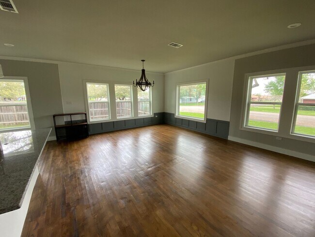 Foto del edificio - Beautiful 3/2 in Speegleville