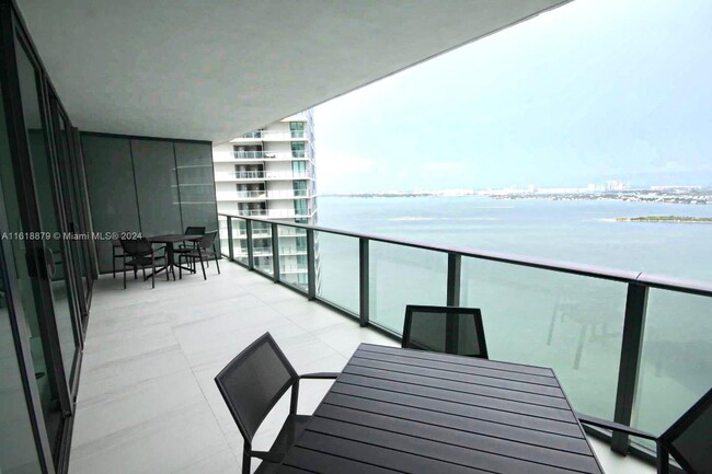 Foto del edificio - 650 NE 32nd St