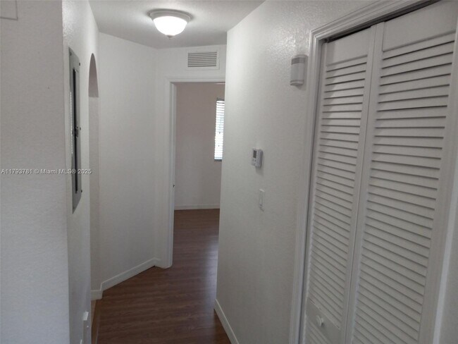 Foto del edificio - 3395 NE 9th St