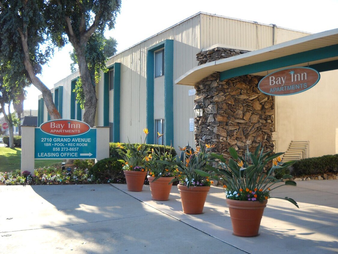 Primary Photo - 1b/1ba Apartment in Pacific Beach + Parking!