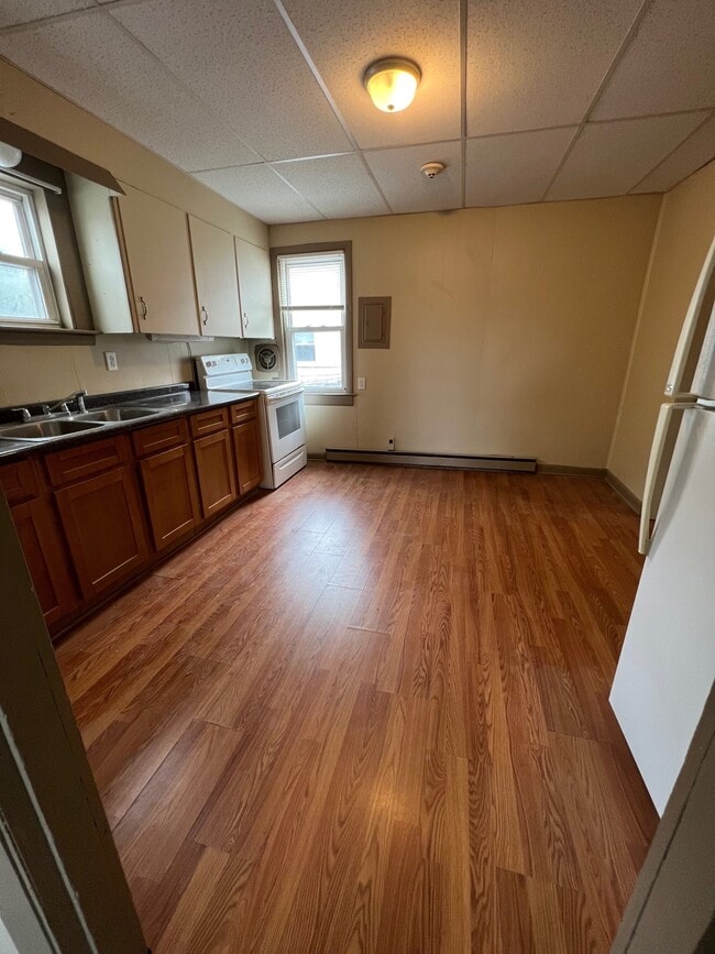 Kitchen - 3335 Mendon Rd